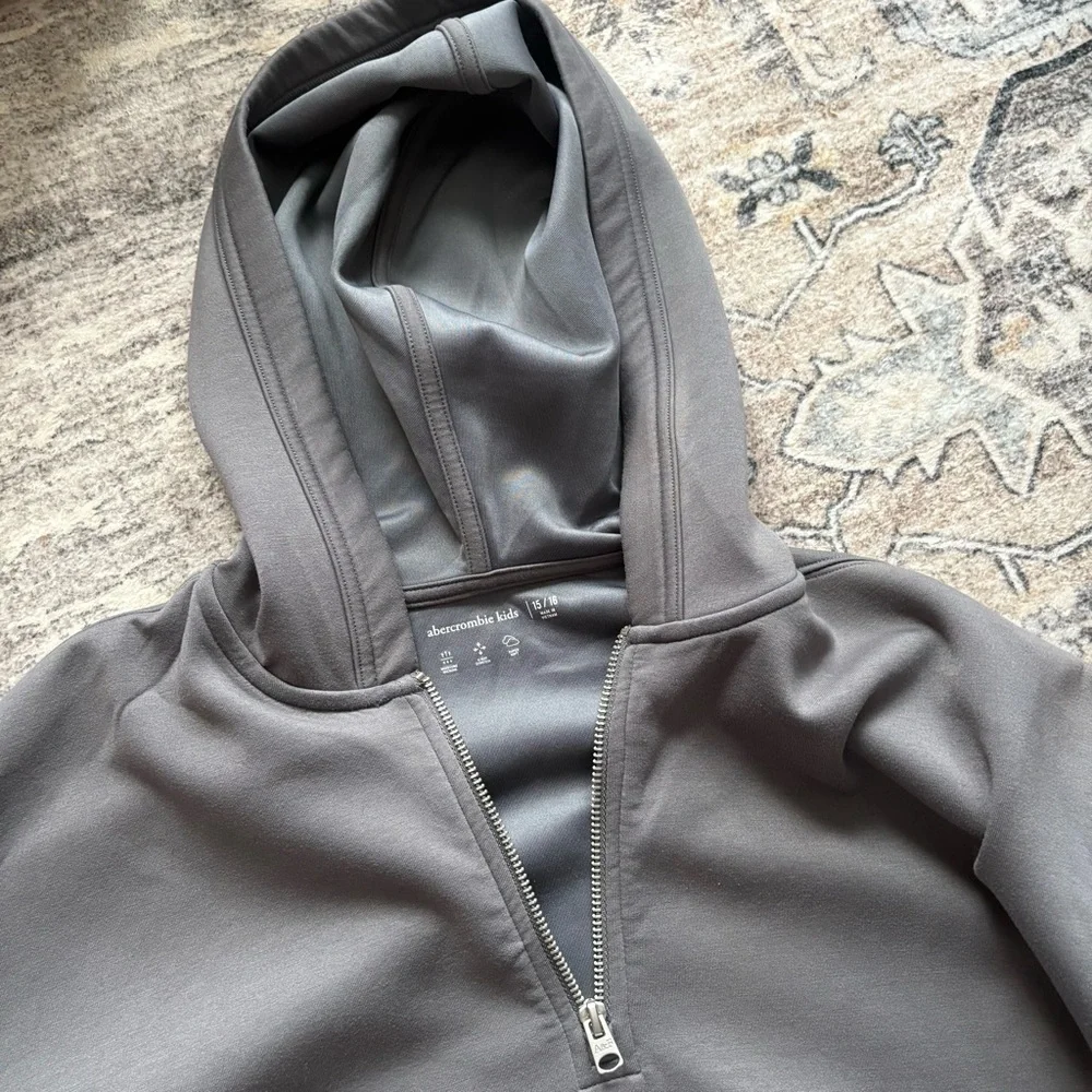 Abercrombie girls quarter zip sweater in gray size 15/16